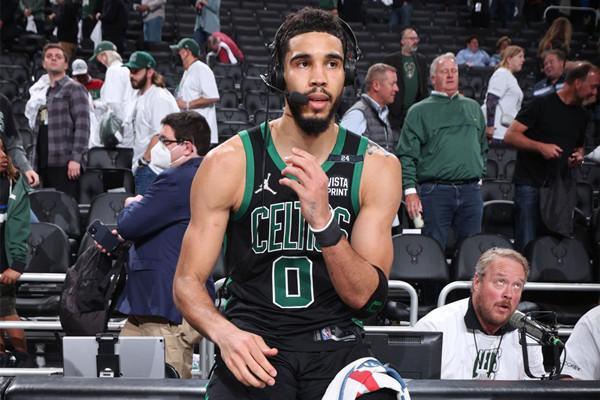 本赛季首次连败！湖人双核霸气宣言：要找回赛季初的防守，细节定成败！（湖人遭本季首连败，双核强硬表态：重拾开季防守，细节决定胜负）