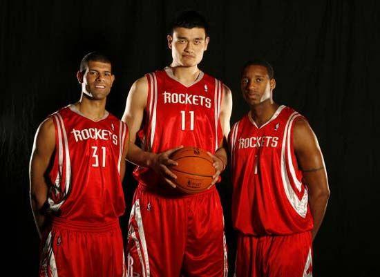 西甲第16轮红黑榜：西班牙集泡面头双星，拉菲尼亚生日快乐（西甲16轮红黑榜：西班牙泡面头双星抢镜，拉菲尼亚喜迎生日）