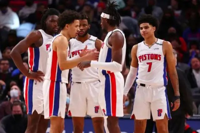 年关将至，中超各队目标各异，政府支持都是关键!（岁末将临，中超诸队各定航向，政府助力仍是关键）