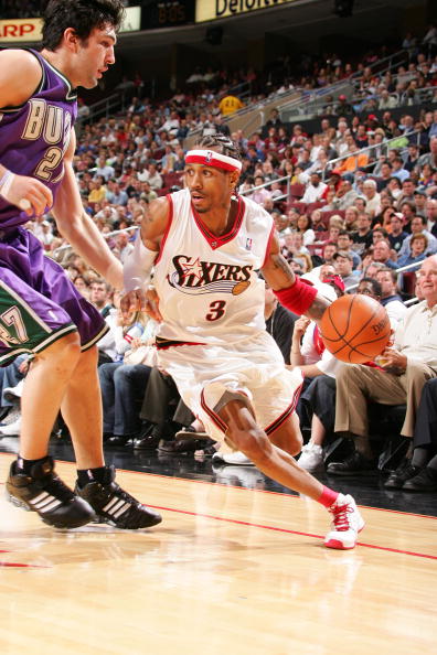 因右踝发炎，朗尼克取消了担任阿森纳vs拜仁解说嘉宾的计划（右踝发炎，朗尼克退出阿森纳战拜仁的解说工作）