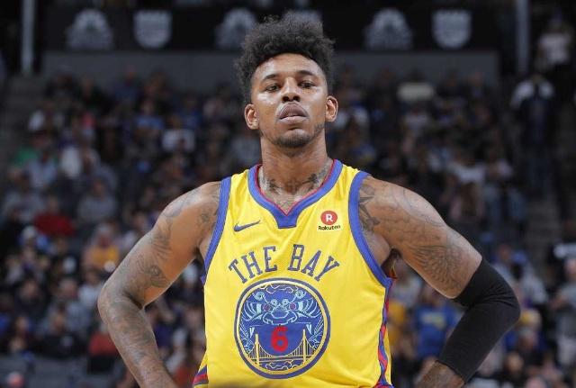 湖人浓眉哥篮下统治锁定胜利（浓眉内线称霸，湖人锁定胜局）