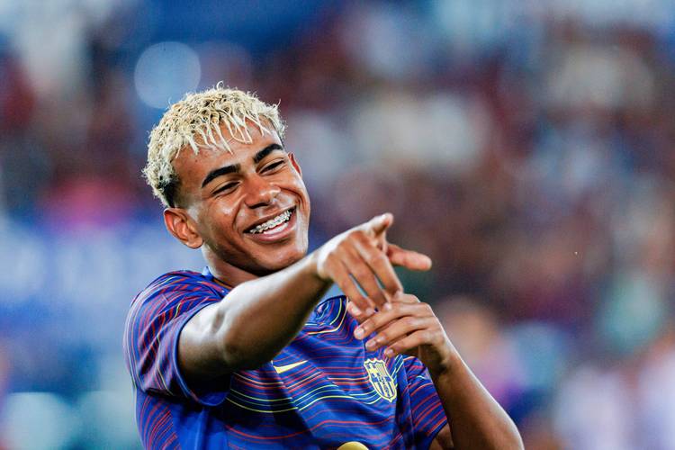 欧文突破防守造成杀伤，制造罚球（欧文强突撕裂防线，搏得罚球）