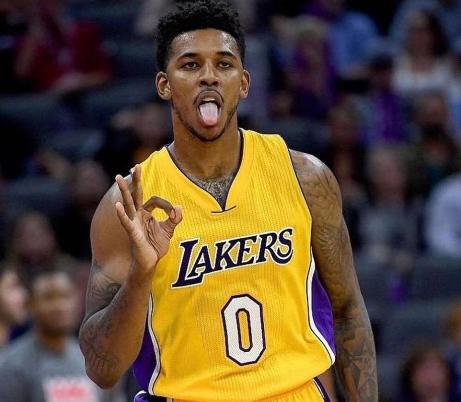 迈克·布朗高度赞扬福克斯&巴恩斯，但希望决赛是尼克斯赢球（迈克·布朗盛赞福克斯与巴恩斯，仍盼尼克斯总决赛取胜）