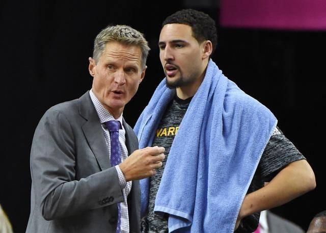 足球中超球队旅程曝光，航班延误引不满（中超球队出行细节流出，航班延误惹不满）