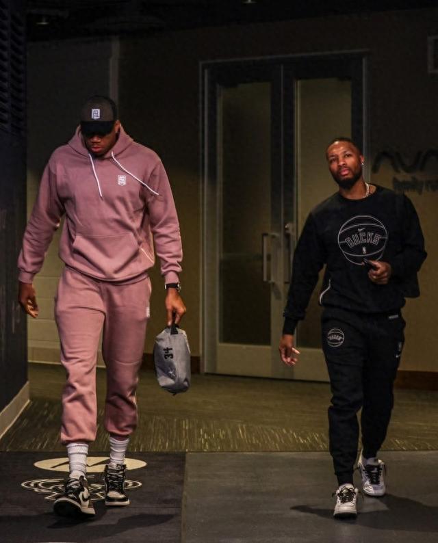 萨利巴：廷贝尔是世界最佳右后卫；英超和欧冠冠军我们都想要（萨利巴：廷贝尔是当今最佳右后卫，我们目标同时拿下英超与欧冠）