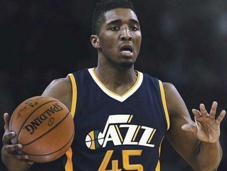 国王杯半场：费尔明造险，CD瓜达拉哈拉暂0-0巴塞罗那（国王杯半场战报：费尔明制造威胁，CD瓜达拉哈拉与巴塞罗那暂0-0互交白卷）