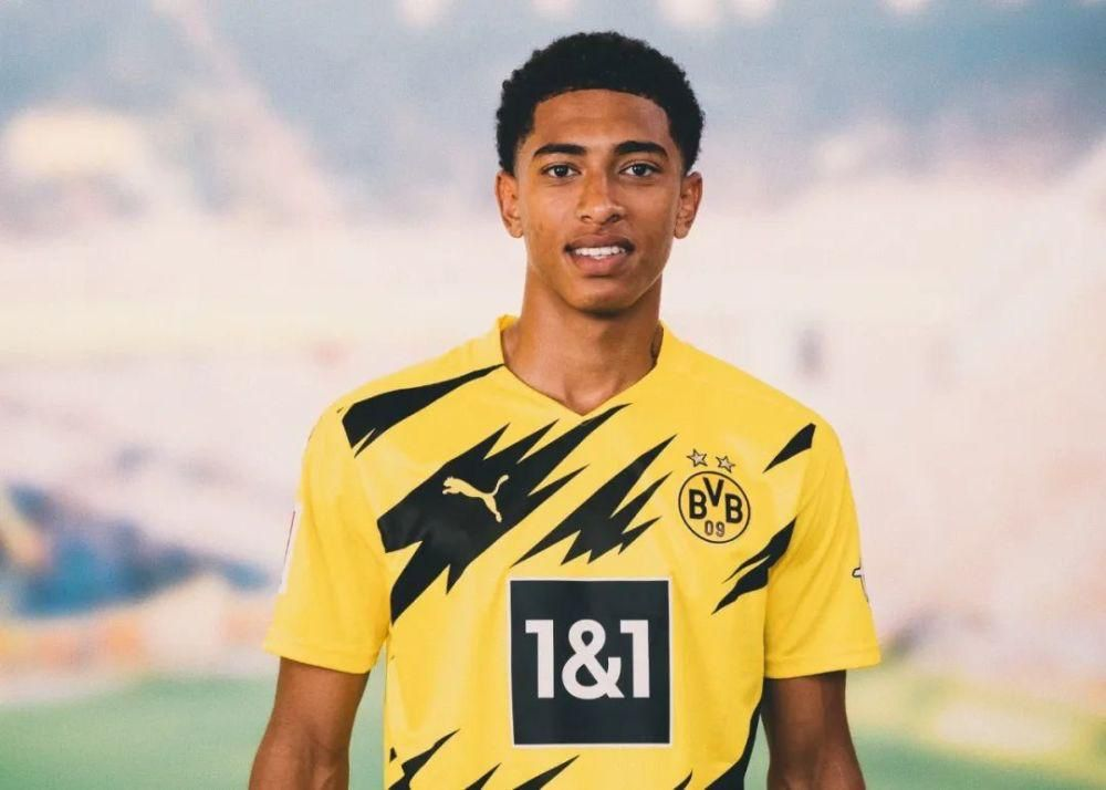 科曼：感谢拜仁邀请我回来，很荣幸与大家分享那些美好时光（科曼：感谢拜仁邀我回归，能与大家重温美好回忆倍感荣幸）