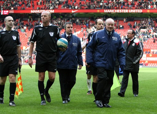 每体：法兰克福球迷有1000人无门票想混进场，被安保当时驱离（每体：约千名法兰克福无票球迷欲闯入球场，遭安保现场驱散）