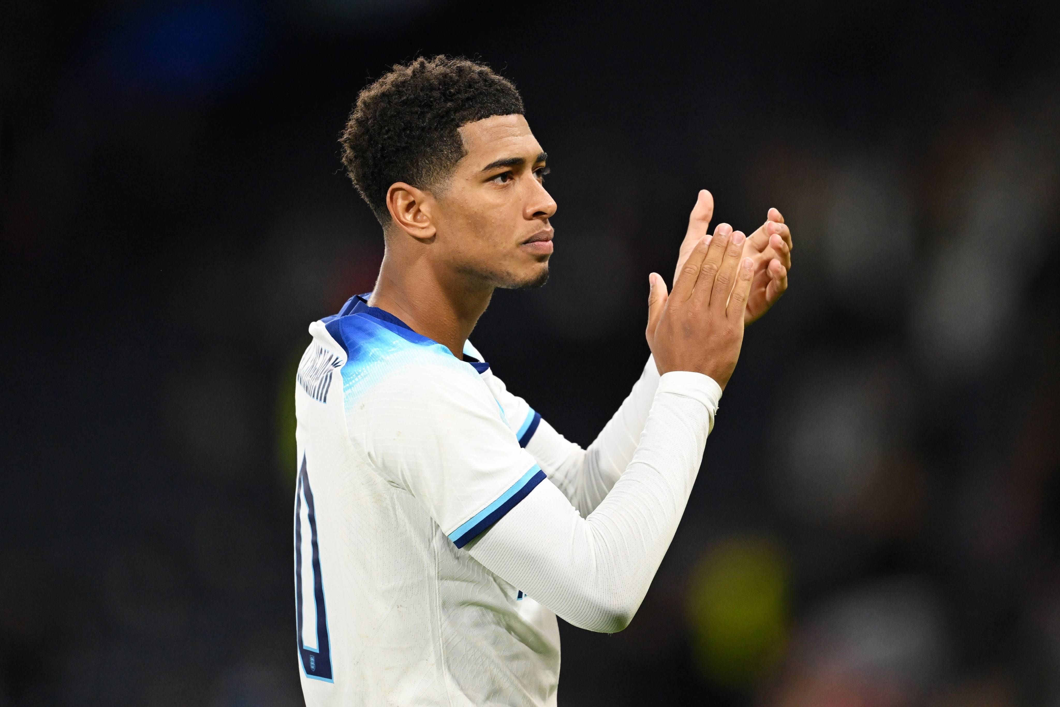 美记：追梦对每晚都要防比他重40到50磅的中锋感到不满（美媒：格林不满每场都得对位体重比他重40至50磅的中锋）