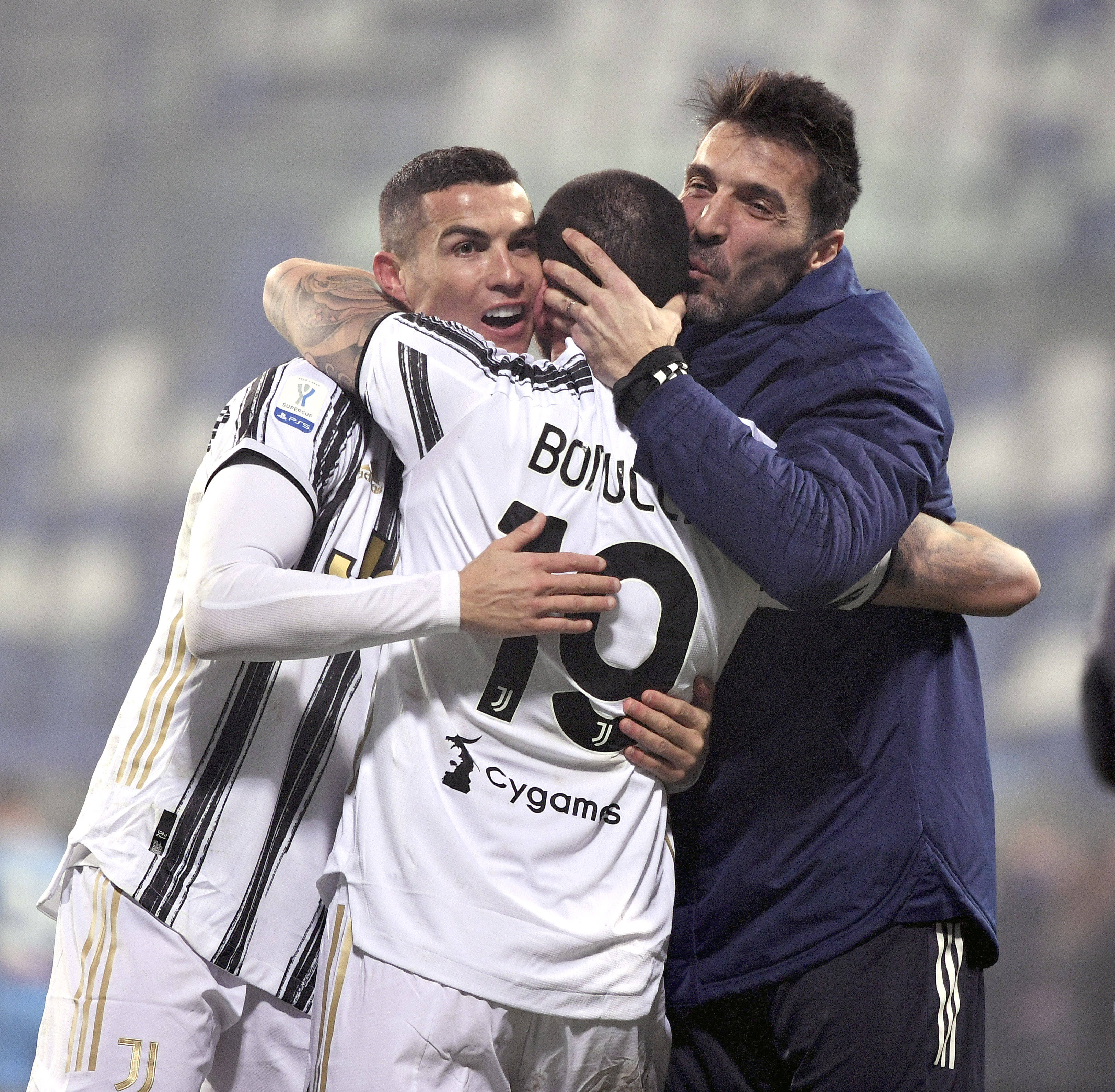 关键三分收比赛！吴前出战35分钟 三分6中3拿到13分3板8助2断（吴前35分钟献关键三分锁定胜局：三分6中3，13分3板8助2断）