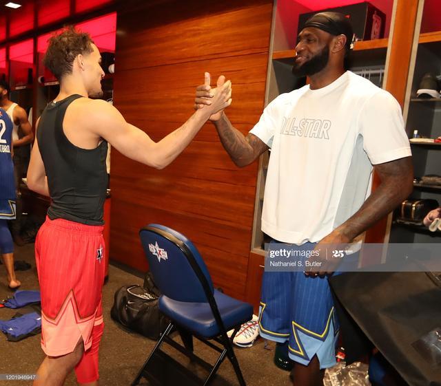 尤文官方：弗拉霍维奇成功接受了左内收肌腱撕脱修复手术（尤文官宣：弗拉霍维奇左侧内收肌腱撕脱修复手术顺利完成）