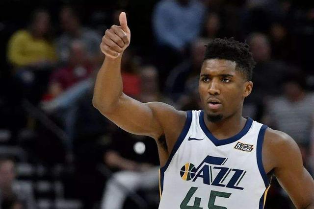 德媒：施洛特贝克在等待豪门，多特可能强硬应对拒绝低价出售（德媒：施洛特贝克静候豪门报价，多特态度强硬拒绝甩卖）