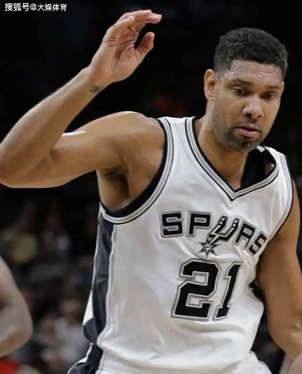 唐斯双喜临门！与交往5年女友伍兹宣布订婚 年终大战逆转骑士（唐斯喜事连连：与相恋五年女友伍兹订婚，年末大战逆转骑士）