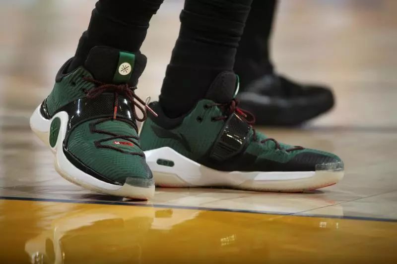 美记盛赞威少：他打出全明星水准，队友糟糕的发挥拖了后腿（美媒称赞威少：表现达全明星档次，队友低迷成拖累）