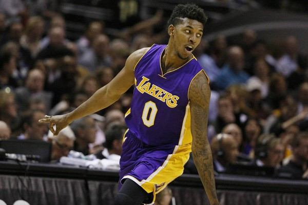 哈登小卡祖巴茨同场赢8分，展现篮球魅力（哈登携小卡、祖巴茨合力，8分胜尽显篮球魅力）