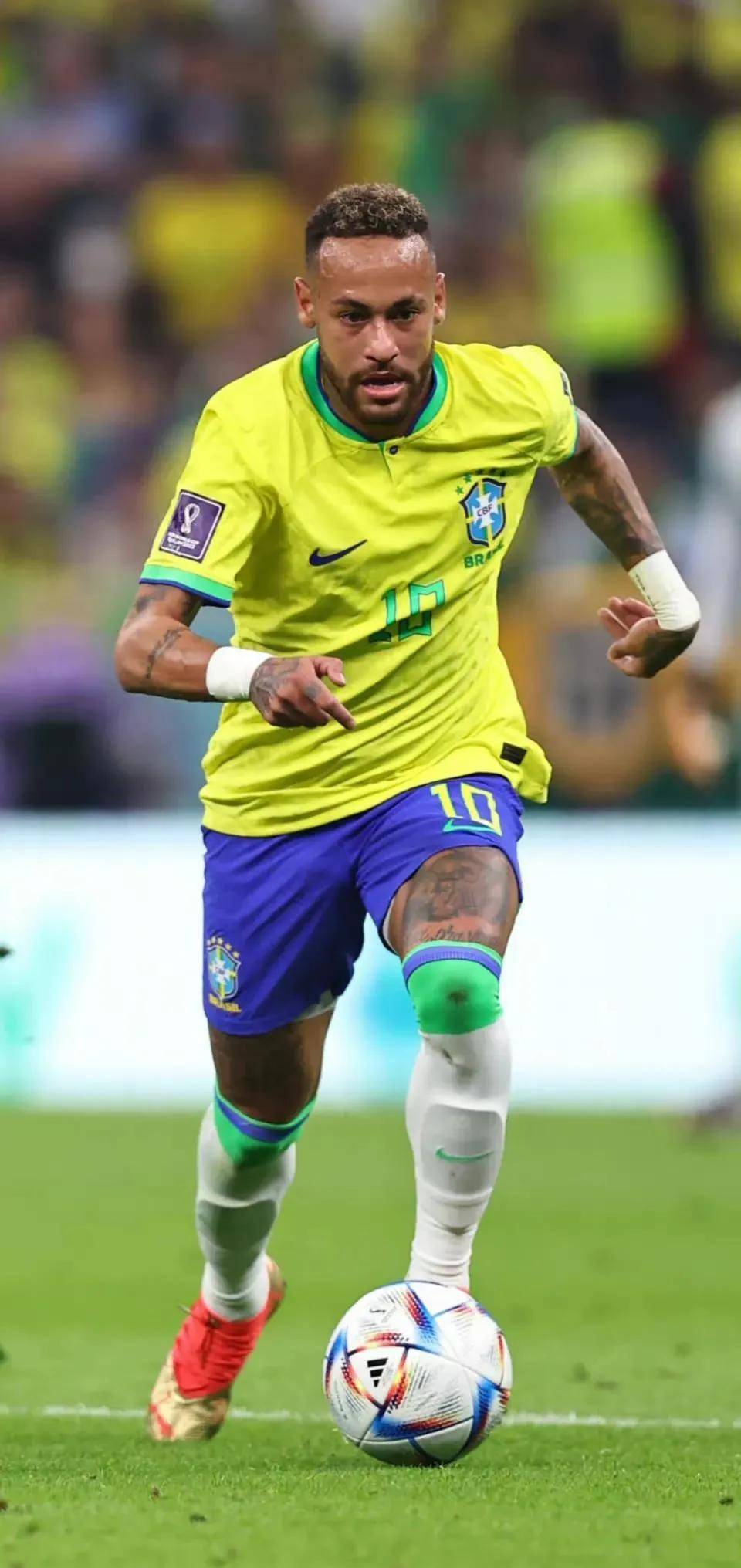 杨瀚森的足球生涯：从频繁奔波到调整到位（杨瀚森的足坛之旅：从辗转奔波到调整就绪）