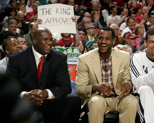 湖人官方社交媒体预热比赛（湖人官方社媒为比赛造势）