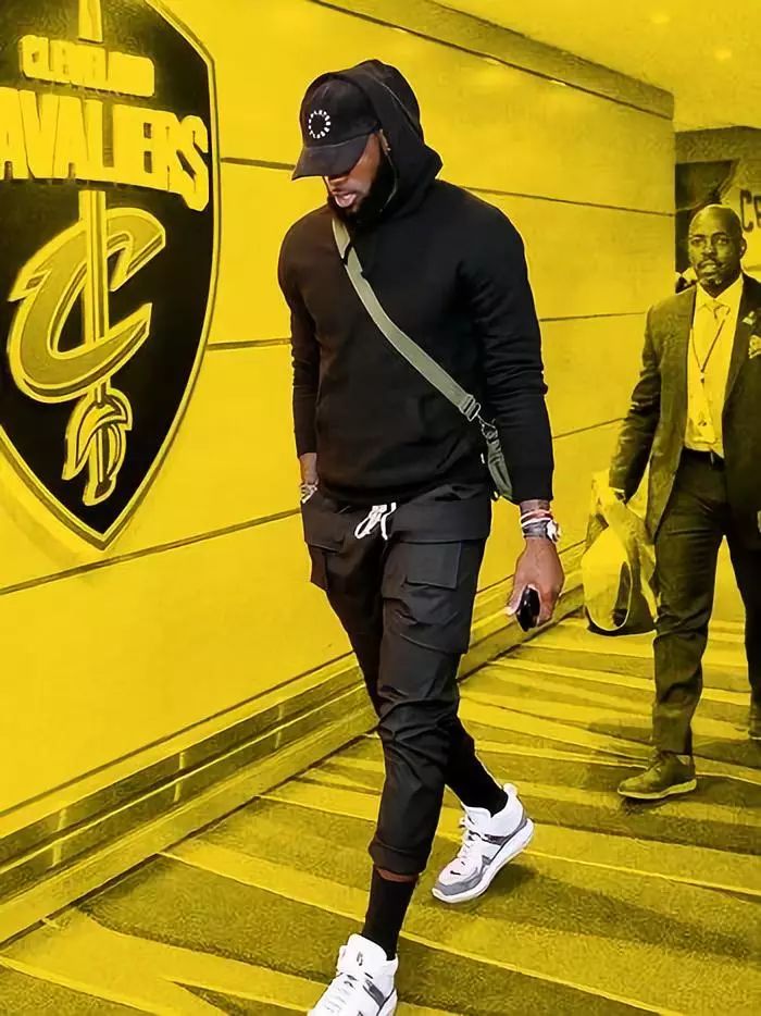 在科蜜们心中，2K4就是科比的签名鞋对吗？（在科比球迷眼里，2K4就等同于他的签名鞋吗？）